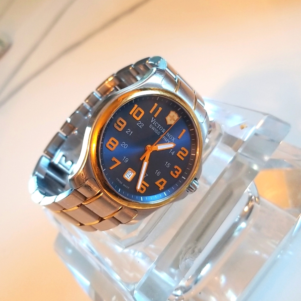 VICTOFINOX  SWISS ARMY WATCH .model  VH0908